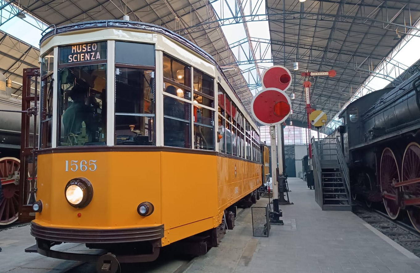 4795470_milano-il-tram-storico-carrelli-al-museo-della-scienza-e-tecnologia-foto